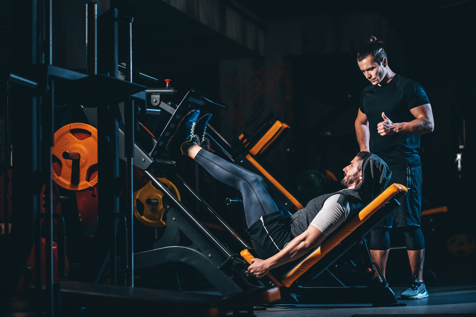 Тренировка ног — тренажёры или свободные веса?